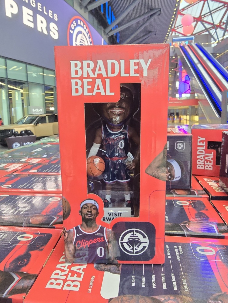 世界杯高清赛事直播入口-吸引力如何？船记：快船主场今日将发放比尔造型的摇头娃娃