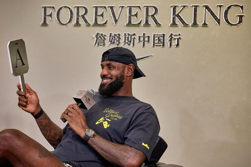 世界杯客户端安装说明-詹姆斯晒成都行活动图集：成都在我心中永远有特别的位置，国王爱你