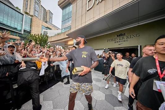 世界杯客户端安装说明-詹姆斯晒成都行活动图集：成都在我心中永远有特别的位置，国王爱你