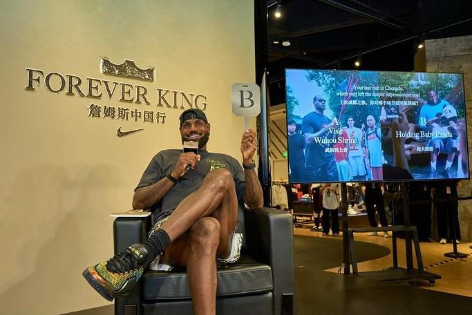 世界杯客户端安装说明-詹姆斯晒成都行活动图集：成都在我心中永远有特别的位置，国王爱你