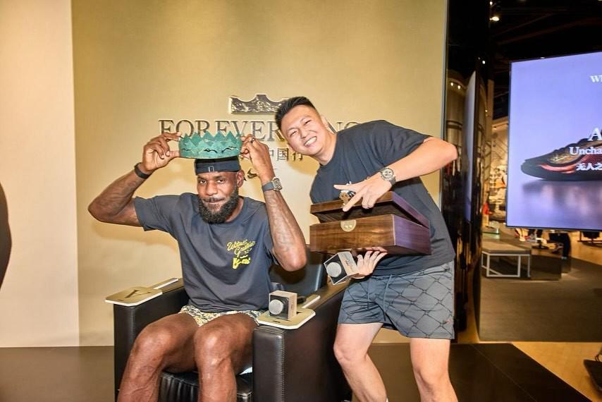 世界杯客户端安装说明-詹姆斯晒成都行活动图集：成都在我心中永远有特别的位置，国王爱你