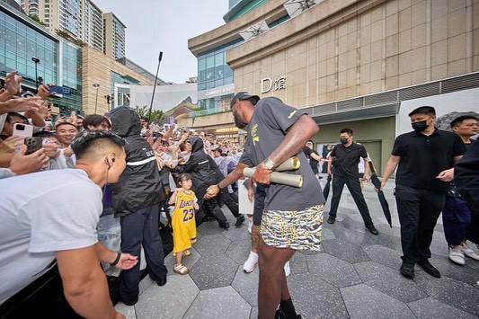 世界杯客户端安装说明-詹姆斯晒成都行活动图集：成都在我心中永远有特别的位置，国王爱你