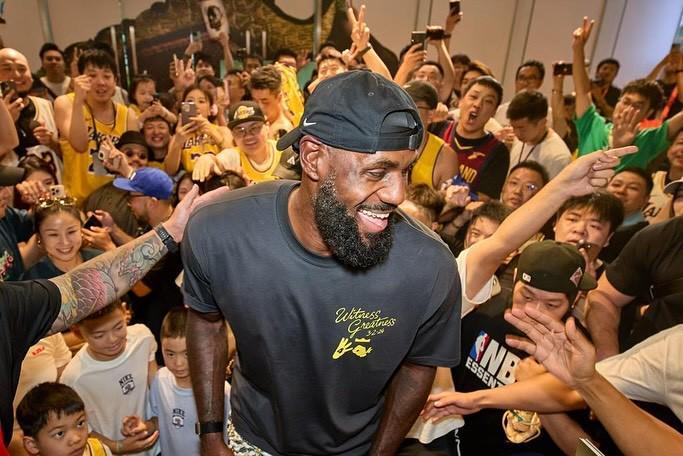 世界杯客户端安装说明-詹姆斯晒成都行活动图集：成都在我心中永远有特别的位置，国王爱你