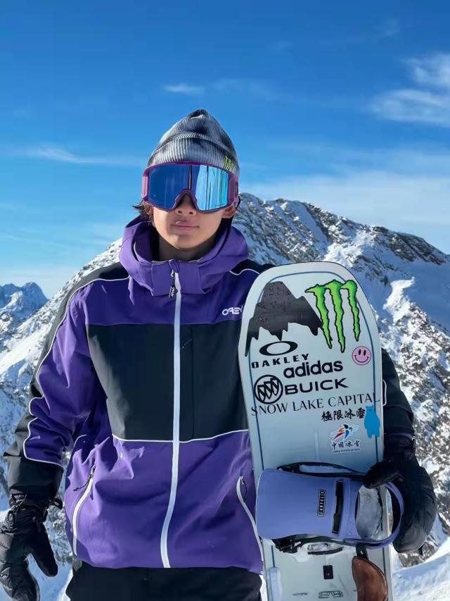 世界杯官方直播app官网下载官方正版-中国小将3000米冰川大展神威