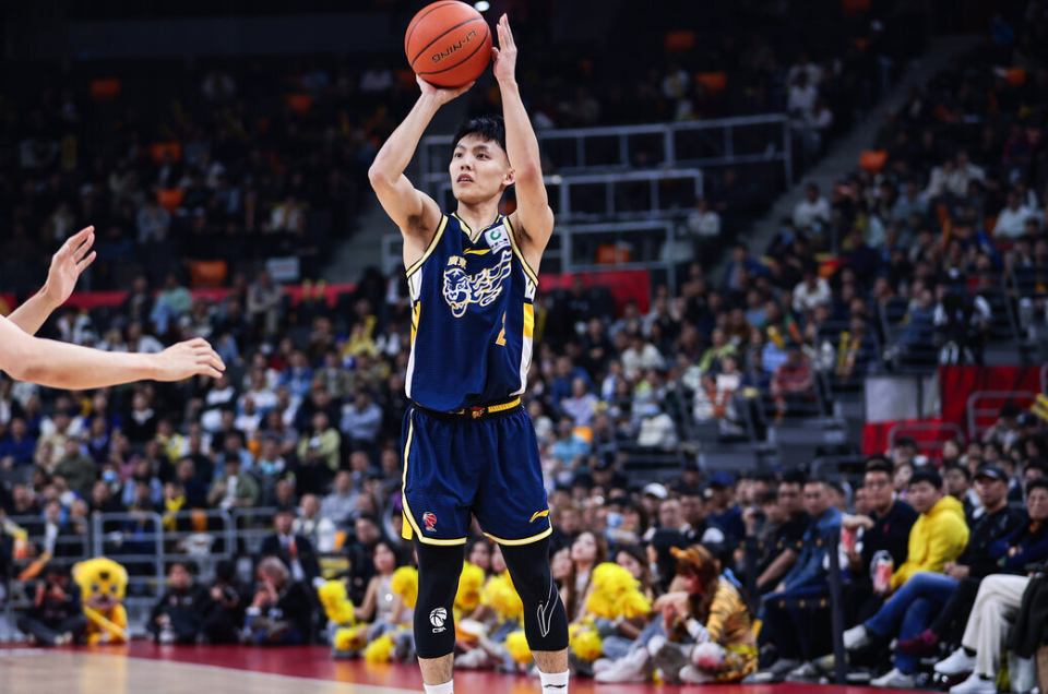 世界杯官方直播app官网下载官方正版-惨败40分广东仍有3好消息！麦考复出在望，但有2件事让粤迷很心塞