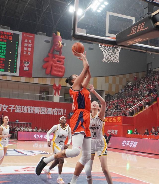世界杯比赛在线观看地址-坎贝奇“两双”带领四川女篮力克WCBA领头羊