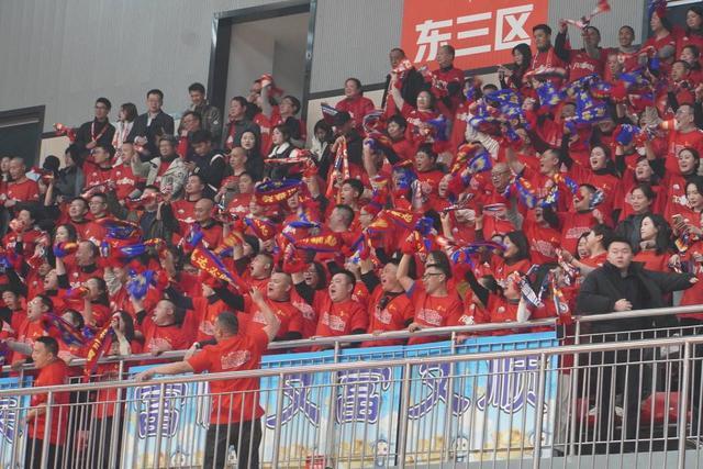 世界杯比赛在线观看地址-坎贝奇“两双”带领四川女篮力克WCBA领头羊