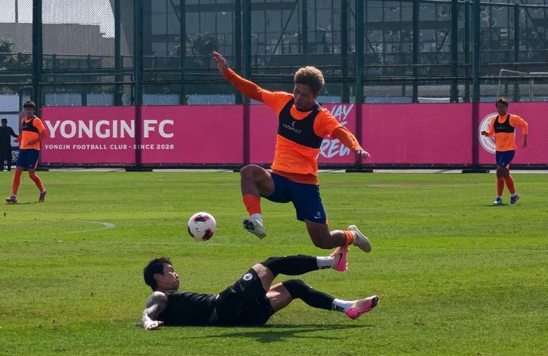 泰山1-5惨败K2新军，两将配进一队！二雷浪回来了 新外援来自欧洲